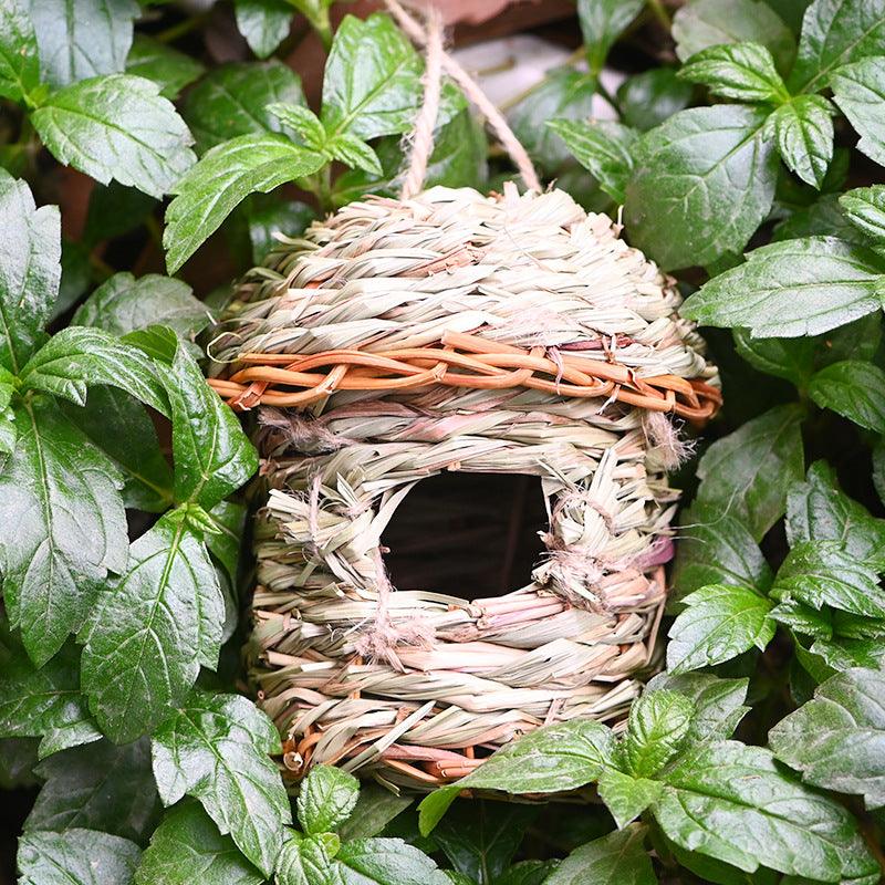 Hand-Crafted Straw Bird Sanctuary: A Charming Haven For Feathered Friends - immagine 3