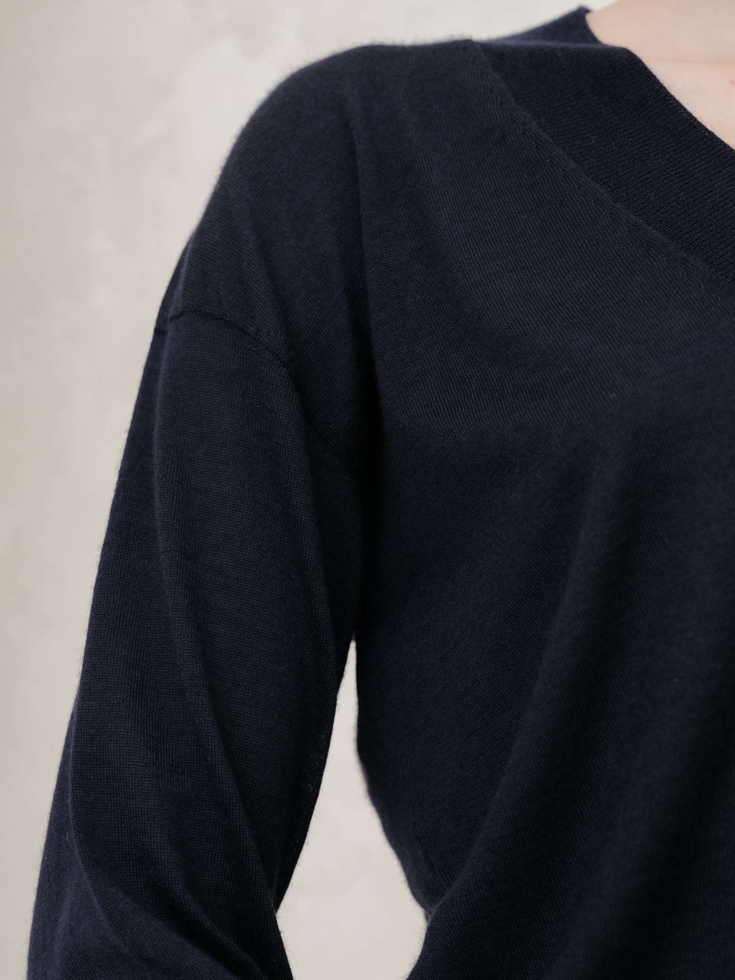 Merino & Silk V-Neck Sweater - immagine 3