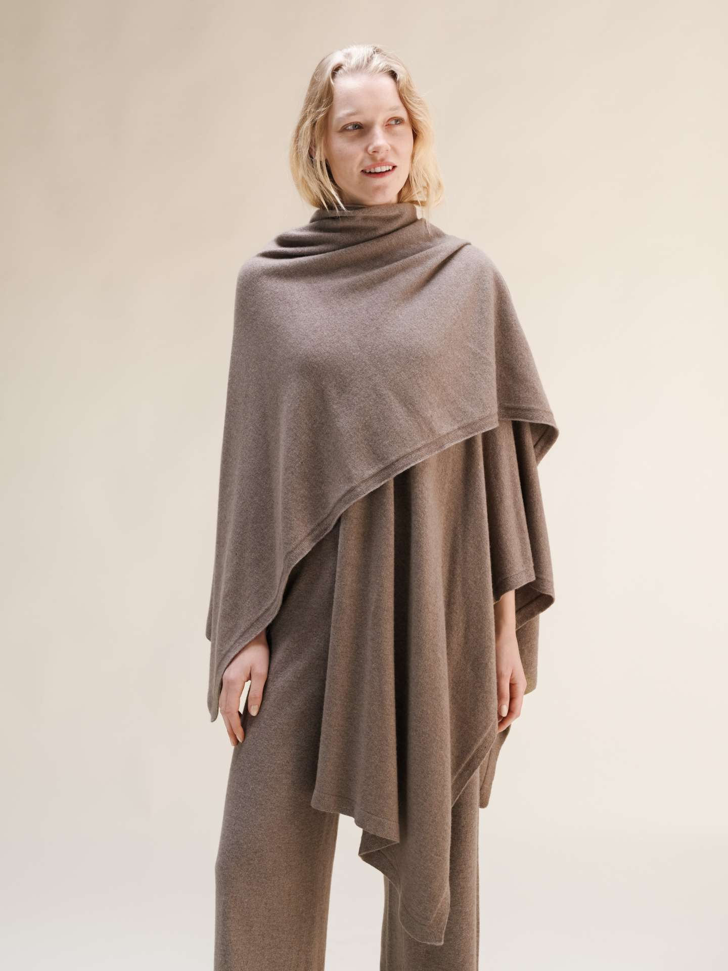 Cashmere Mix Maxi Cape - immagine 9