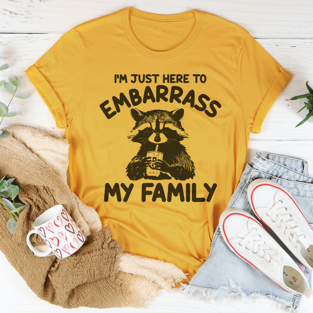 I’m Just Here To Embarrass My Family Tee - immagine 15